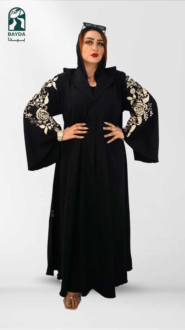 عباءة كريب كوري مطرزة بتصميم للأكمام مع طرحة