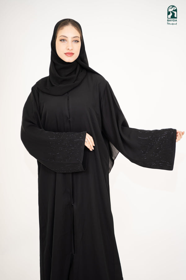 عباءة سوداء بتطريز أنيق على الاكمام