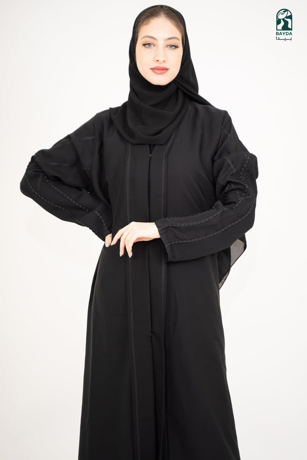 عباءة سوداء بتطريز كامل